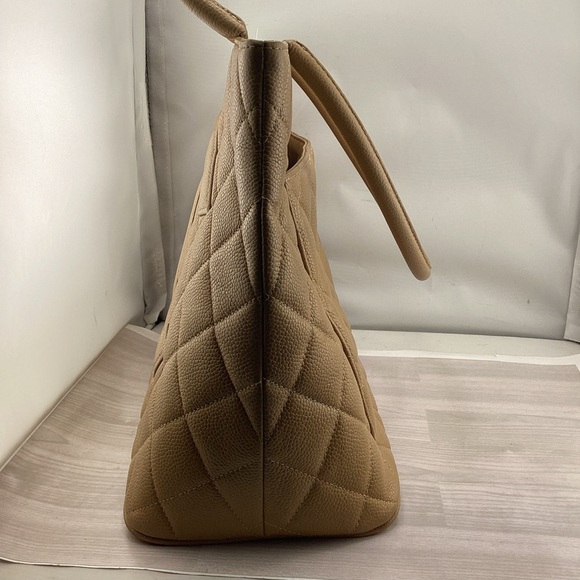 CHANEL Medallion Tan Caviar Tote Bag Authentic. - Picture 11 of 13